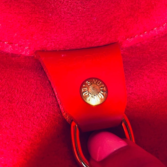 AUTHENTIC Louis Vuitton Epi Soufflot handbag and pouch - Picture 16 of 16